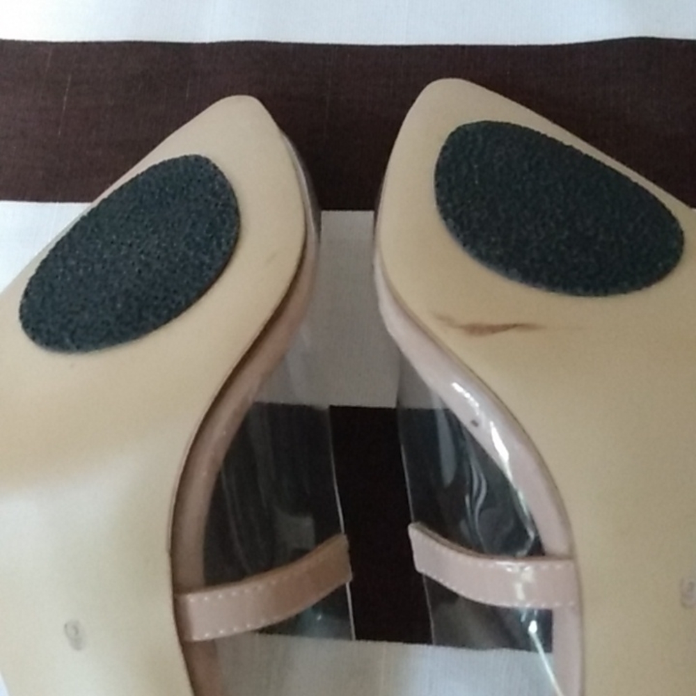 Shoes - Picture 7 of 9